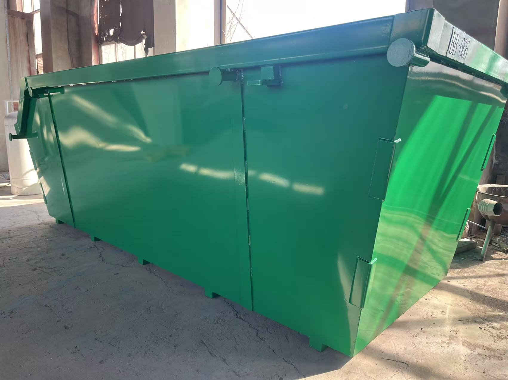 skip bin has been painted and is ready to be shipped to Australia.