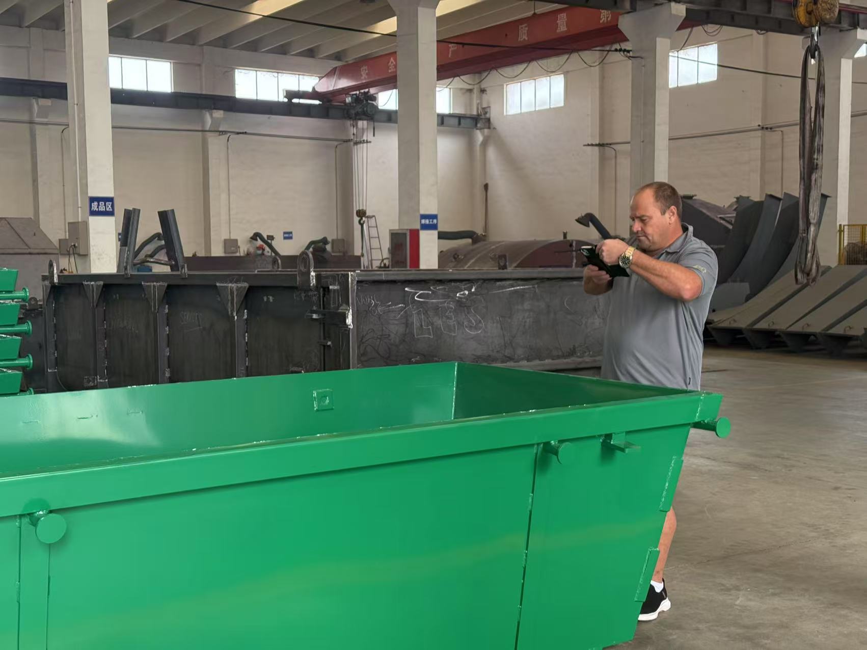 A friend from Australia visited our factory