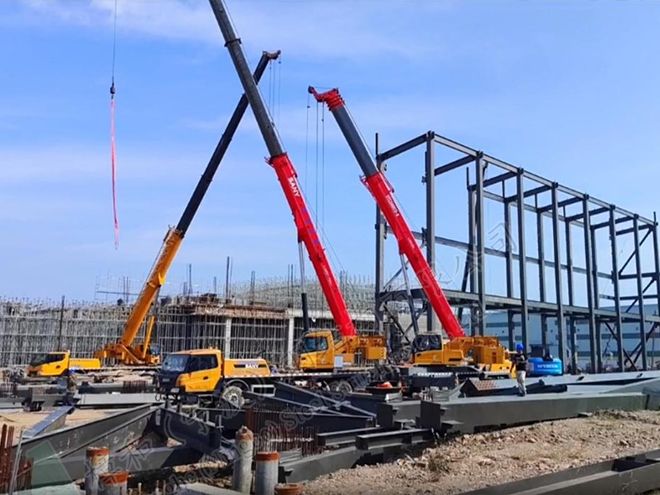 The steel structure workshop construction for the annual production project of 40,000 tons of functional film by Ningbo Taiyi Composite Materials Technology Co., Ltd. is progressing steadily.