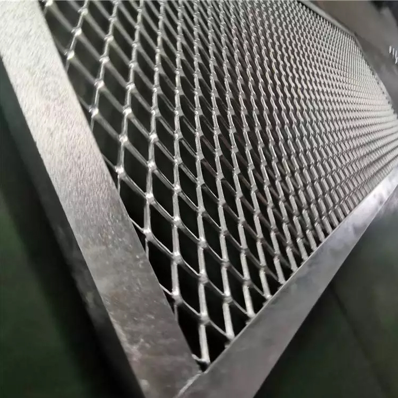 How is galvanized steel mesh better than original color steel mesh?
