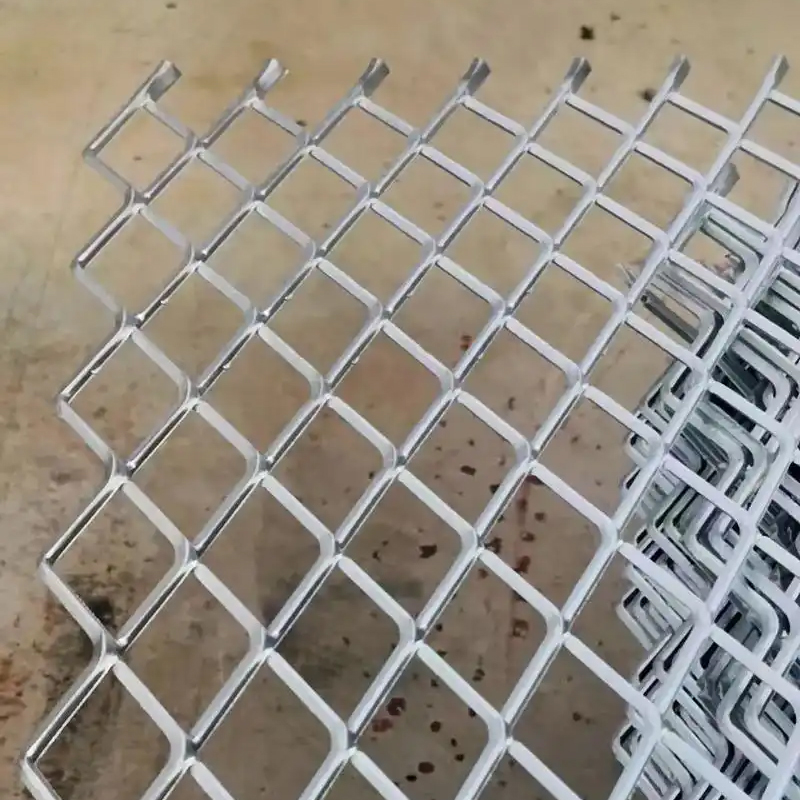How is galvanized steel mesh better than original color steel mesh?