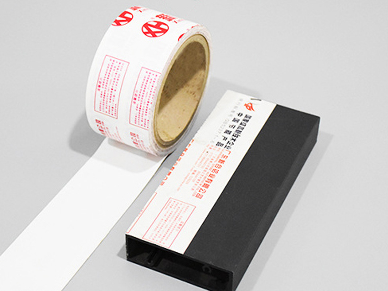 Film protecteur noir et blanc blanc de lait bleu transparent de bon prix avec le logo ou les modèles d'impression