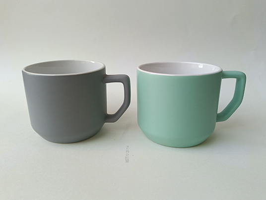 What are the advantages of ceramic mugs?