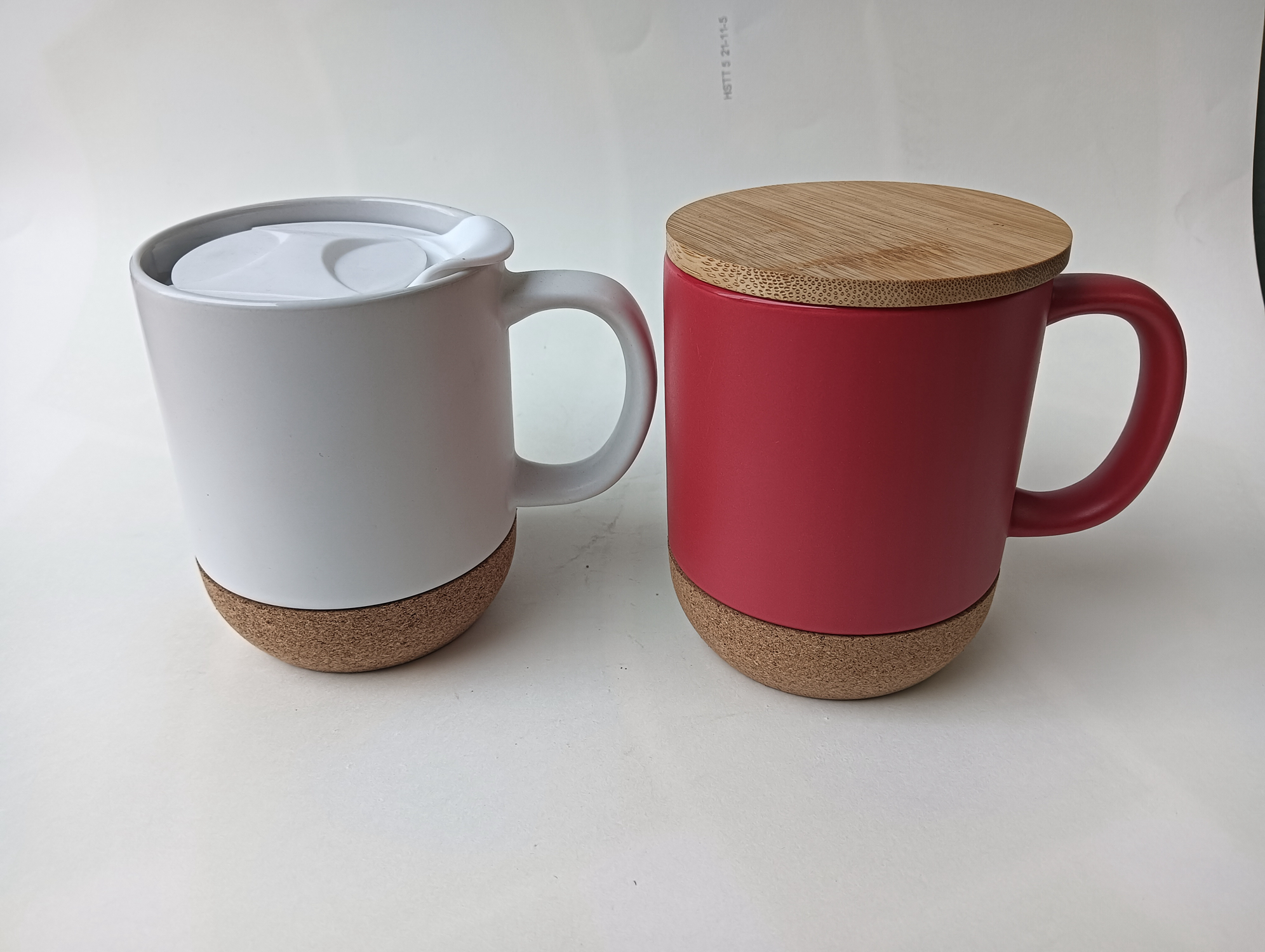 Ceramic cup with lid