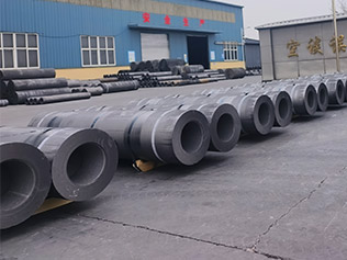 How long does the production cycle of graphite electrodes take?
