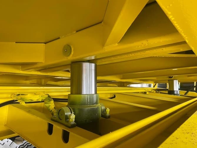 Guinea Customers Ordered Heavy-Duty Side Tipper Semi-Trailers