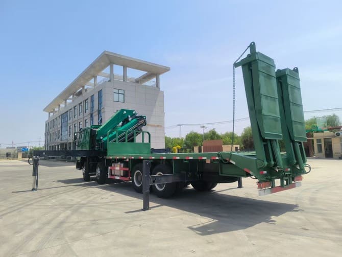 Customized Flatbed Truck for Papua New Guinea Customers