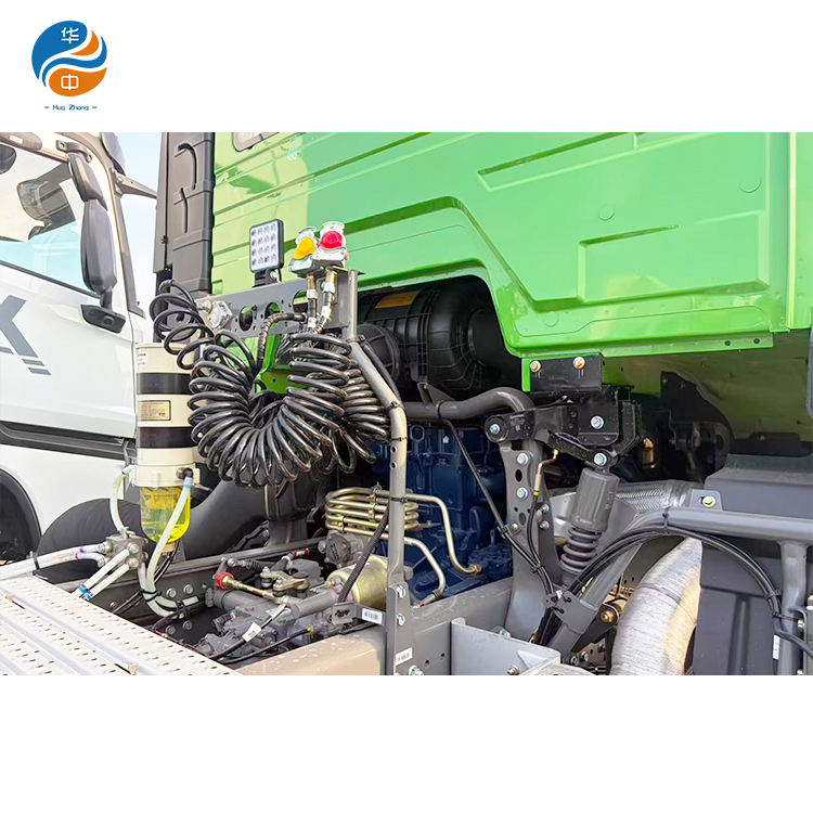 مقر مجموعة الشاحنات الثقيلة الوطنية الصينية (SINOTRUK) يصدر شاحنات HOWO مباشرة