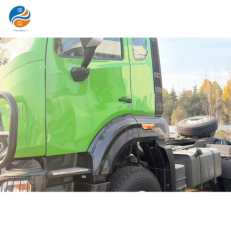 مقر مجموعة الشاحنات الثقيلة الوطنية الصينية (SINOTRUK) يصدر شاحنات HOWO مباشرة