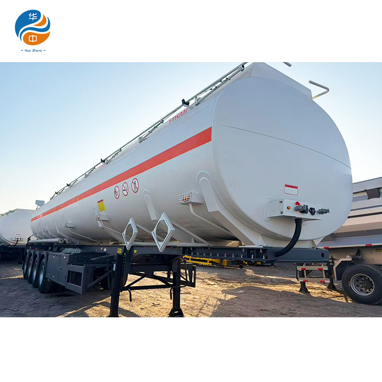 مقطورة صهريج وقود هوو سينوتراك بمحرك 4 محاور HUAZHONG 4000L