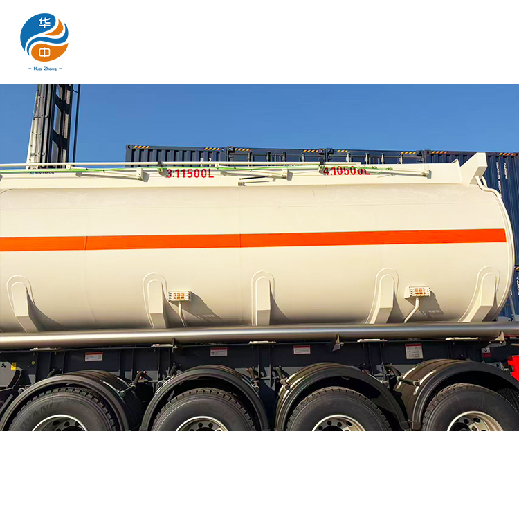 مقطورة صهريج وقود هوو سينوتراك بمحرك 4 محاور HUAZHONG 4000L