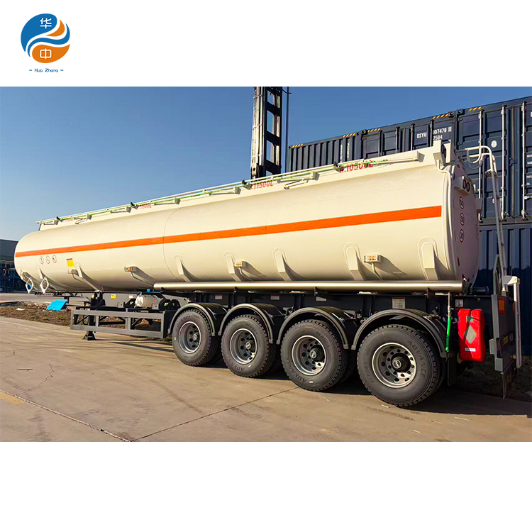 مقطورة صهريج وقود هوو سينوتراك بمحرك 4 محاور HUAZHONG 4000L