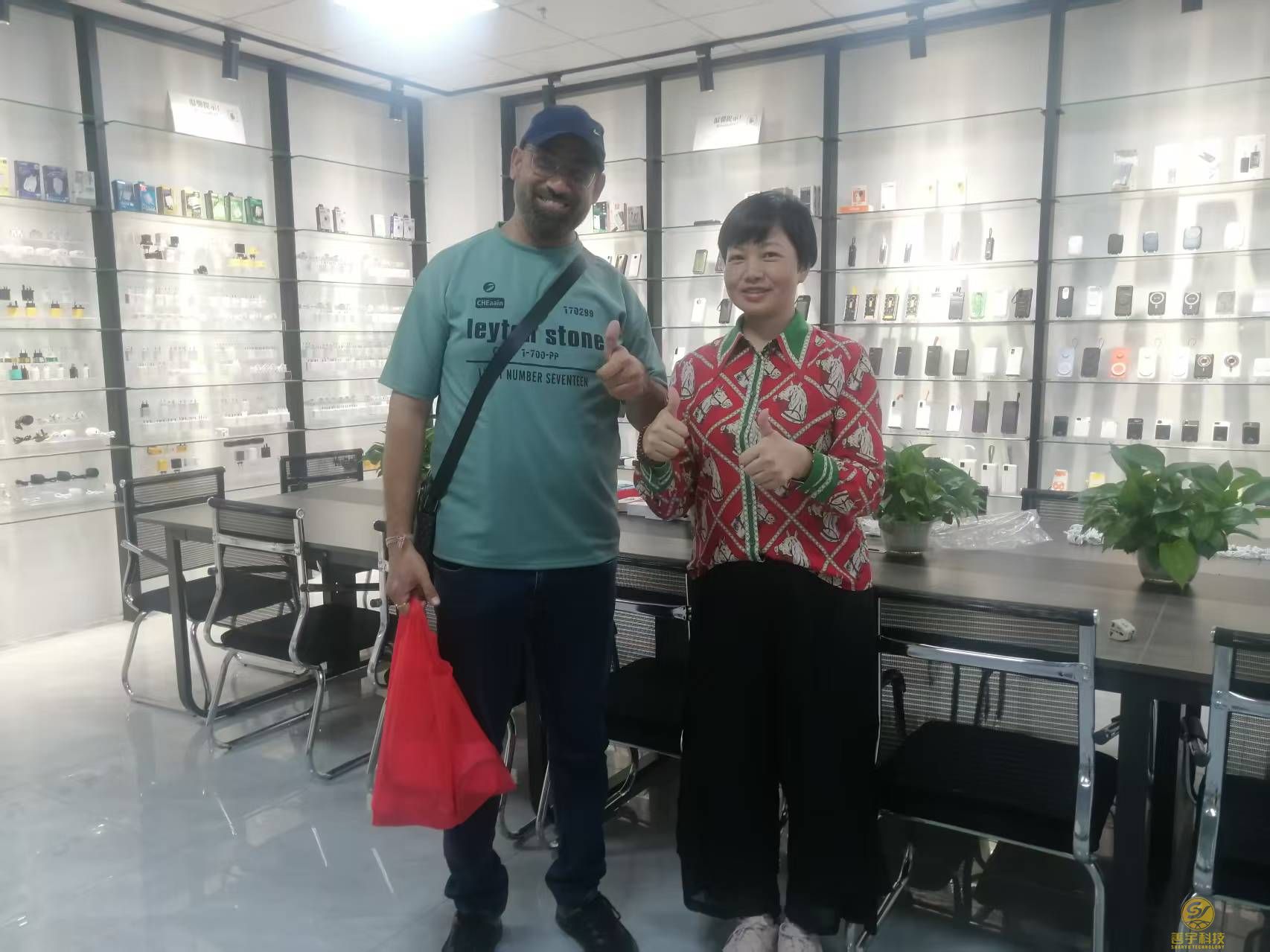 Long-Term Dubai Client Visits SYPLUS, Signs On-Site Order for Super-Fast Charge Power Bank