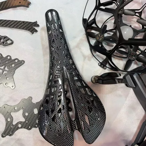 Izingxenye ze-Carbon Fiber ezibunjiwe
