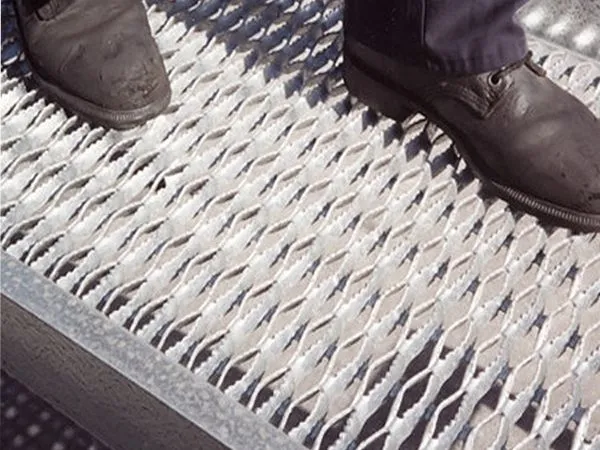 Corrosion-resistant and non-slip Grip Strut Safety Grating