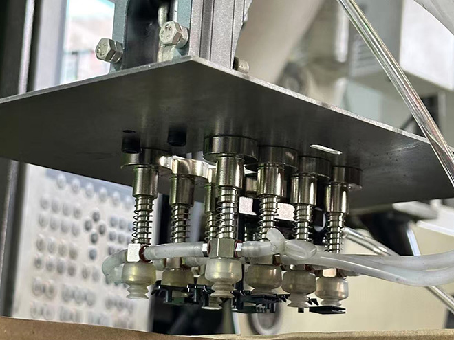 Robots help the Efficiency production improvement of connectors