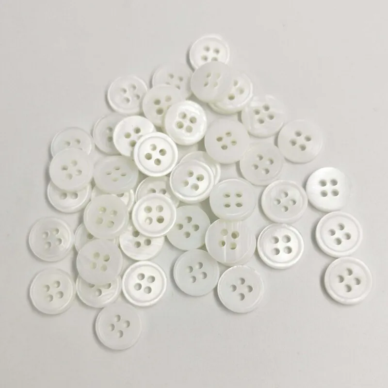 Different materials of clothes buttons and their advantages