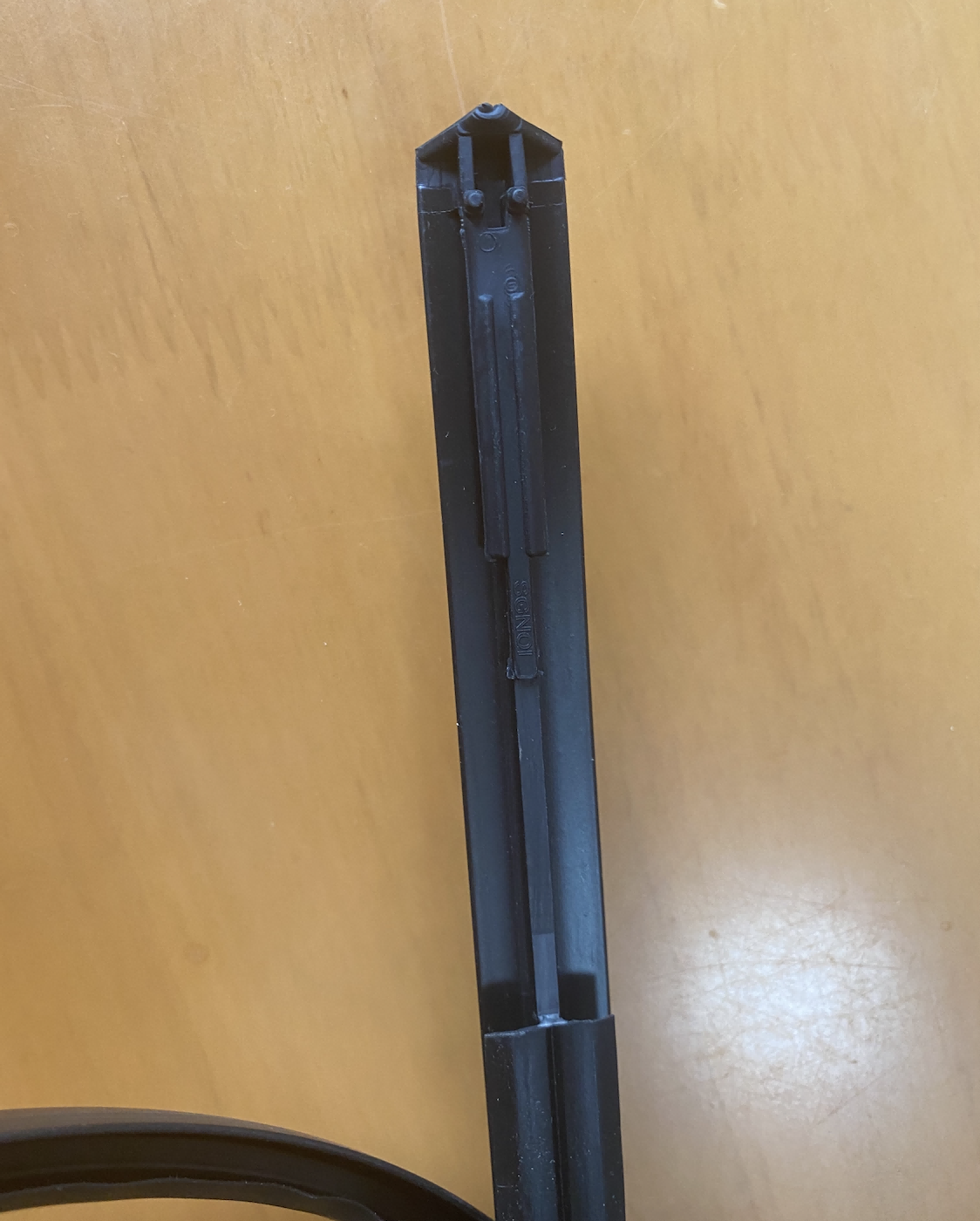 雅力士2008-2011车顶条