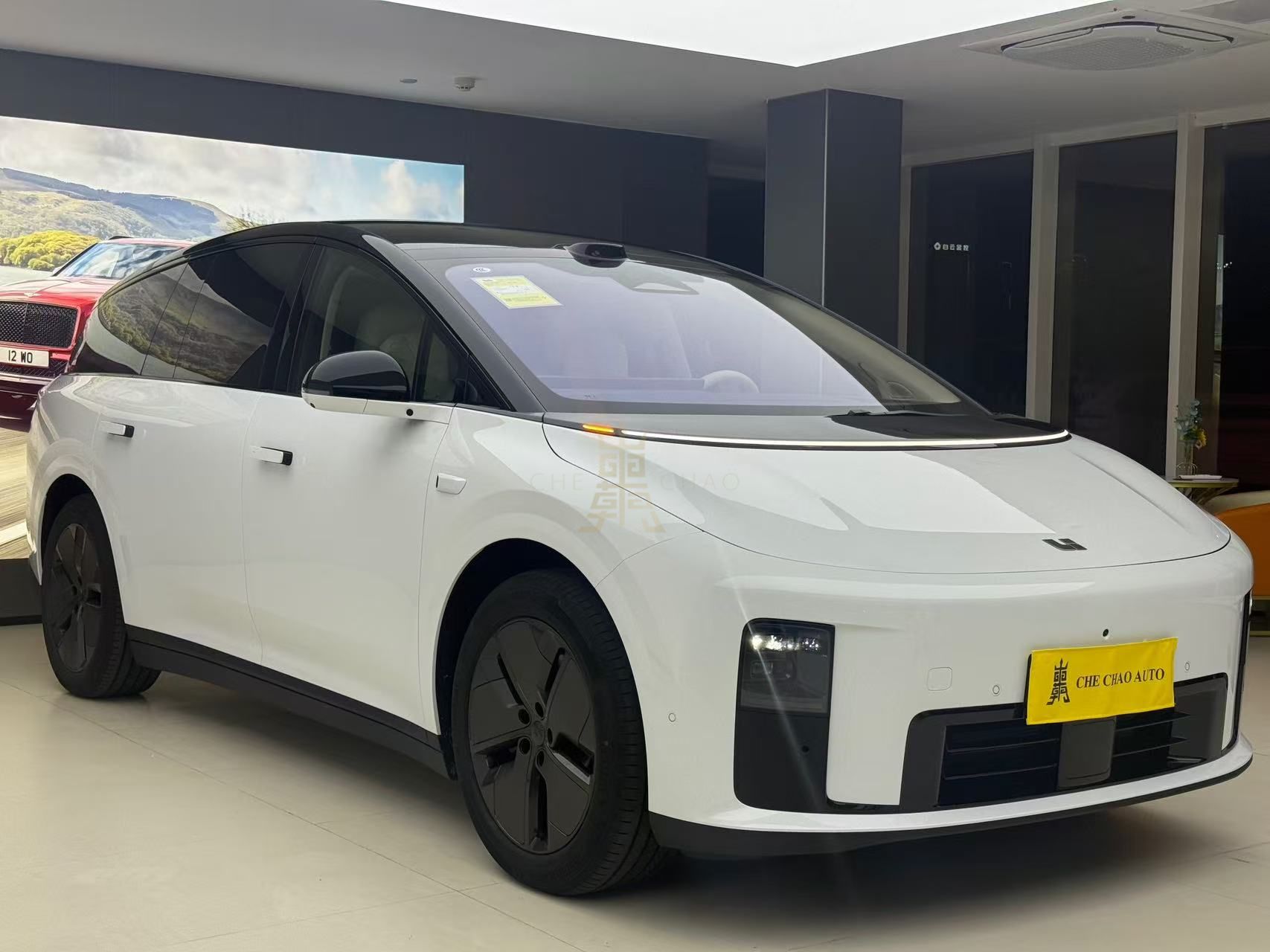 Li Auto Mobile The Li Auto i8 2025 Standard Version defines a new standard for family ...