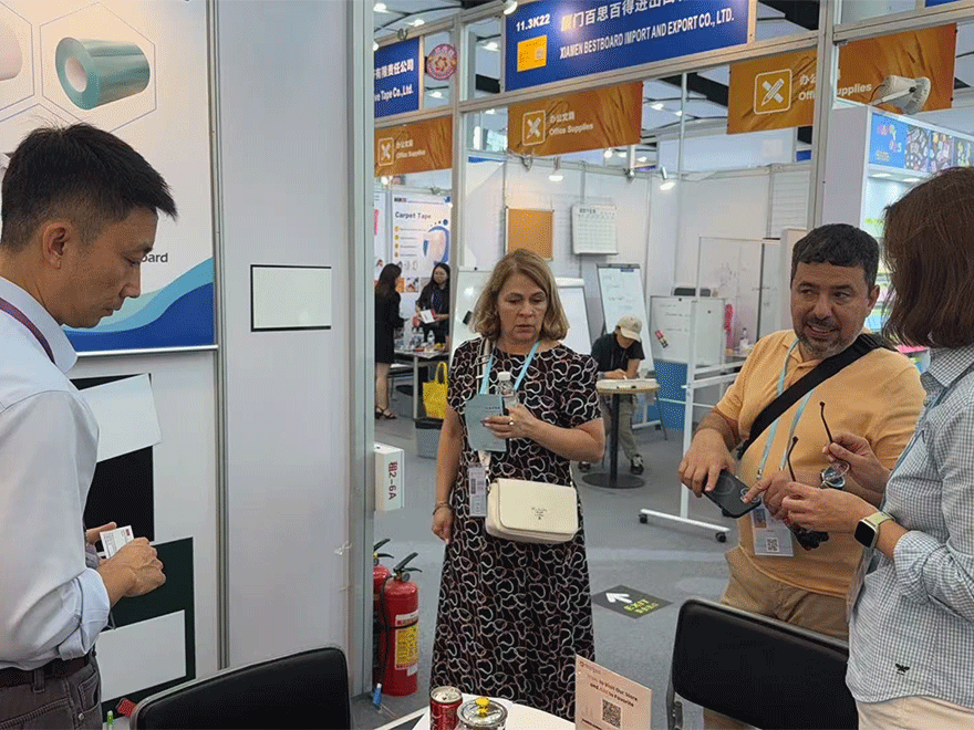 Beijing Yueyang Technology Showcases its High-Quality Whiteboard Panel Capabilities at The Canton Fair.