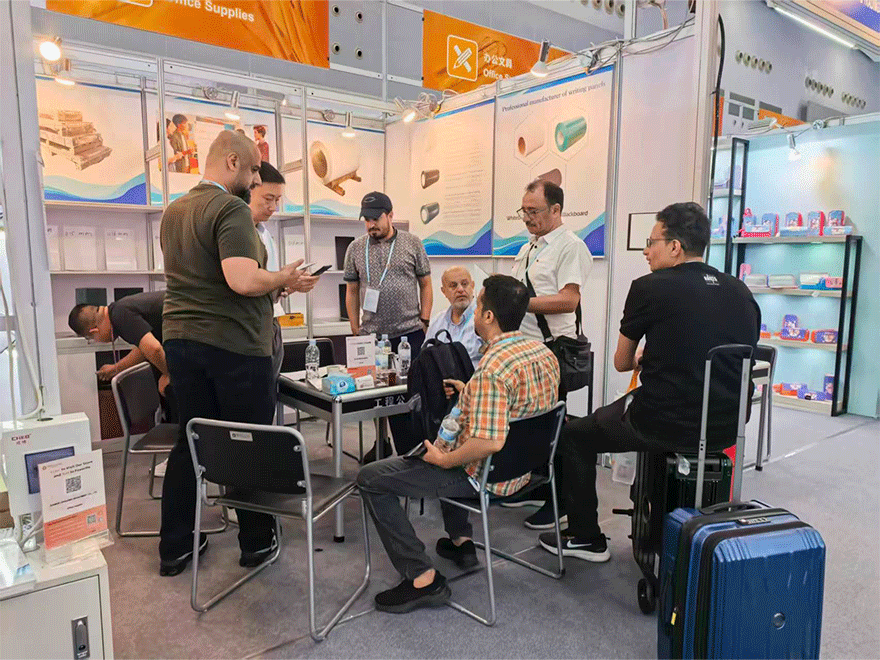 Beijing Yueyang Technology Showcases its High-Quality Whiteboard Panel Capabilities at The Canton Fair.