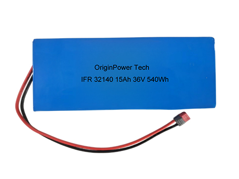 Le batterie agli ioni di sodio della Rising Star nei lampioni solari e nelle batterie di avviamento per motociclette