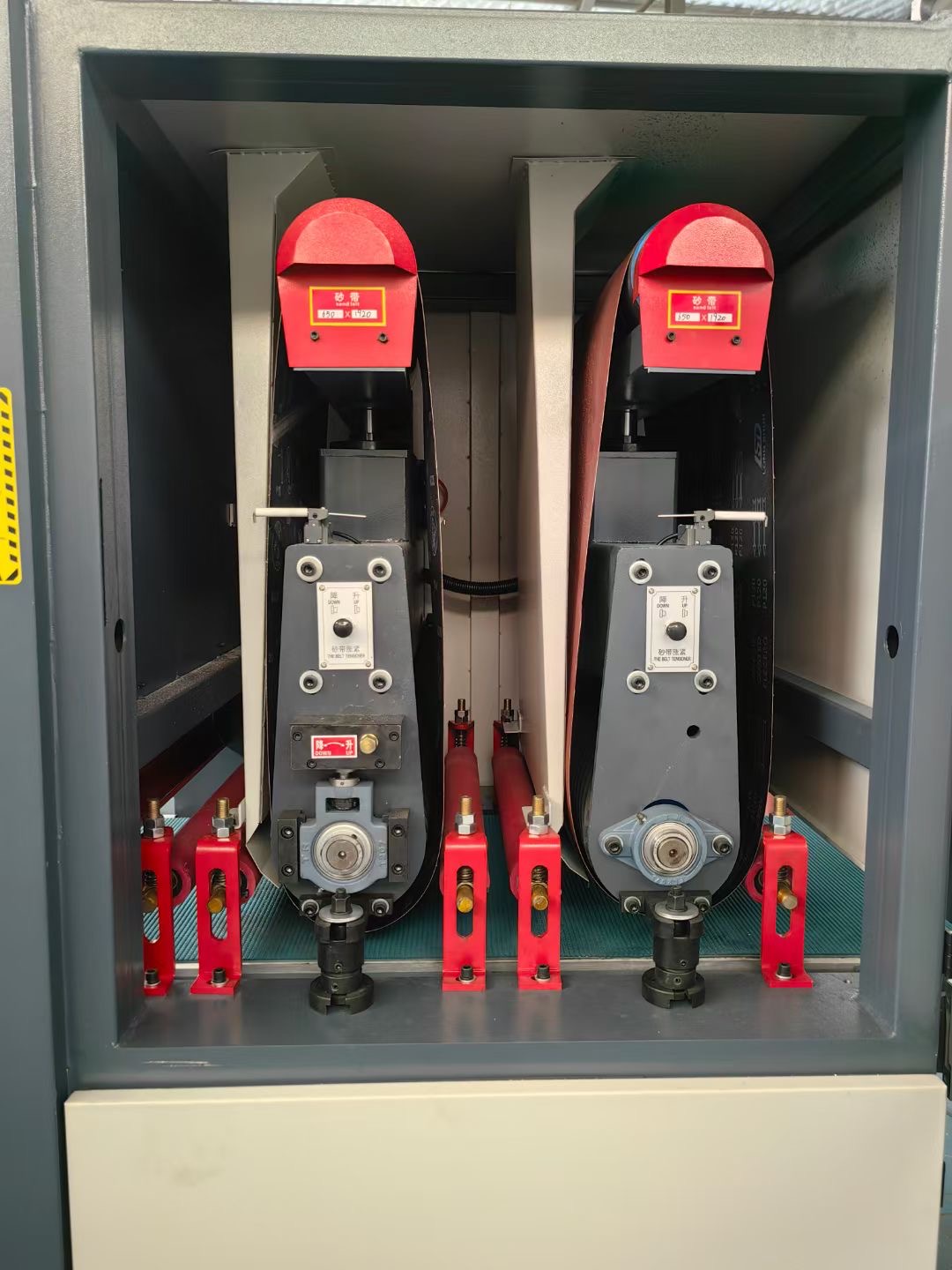 Deburring Wide Belt Sanding Machine for Metal Finishing.