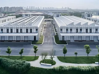 Ahorro energético · Seguridad · Eficiencia · Durabilidad: soluciones de envolvente integradas y rentables para edificios industriales