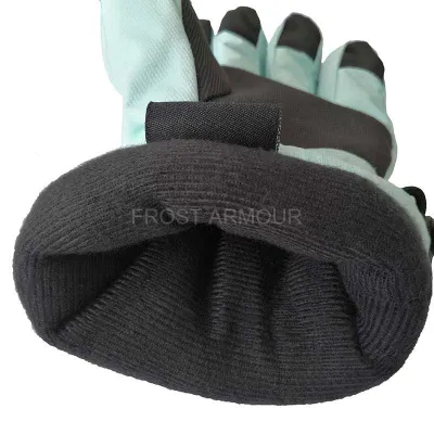 Green warm gloves