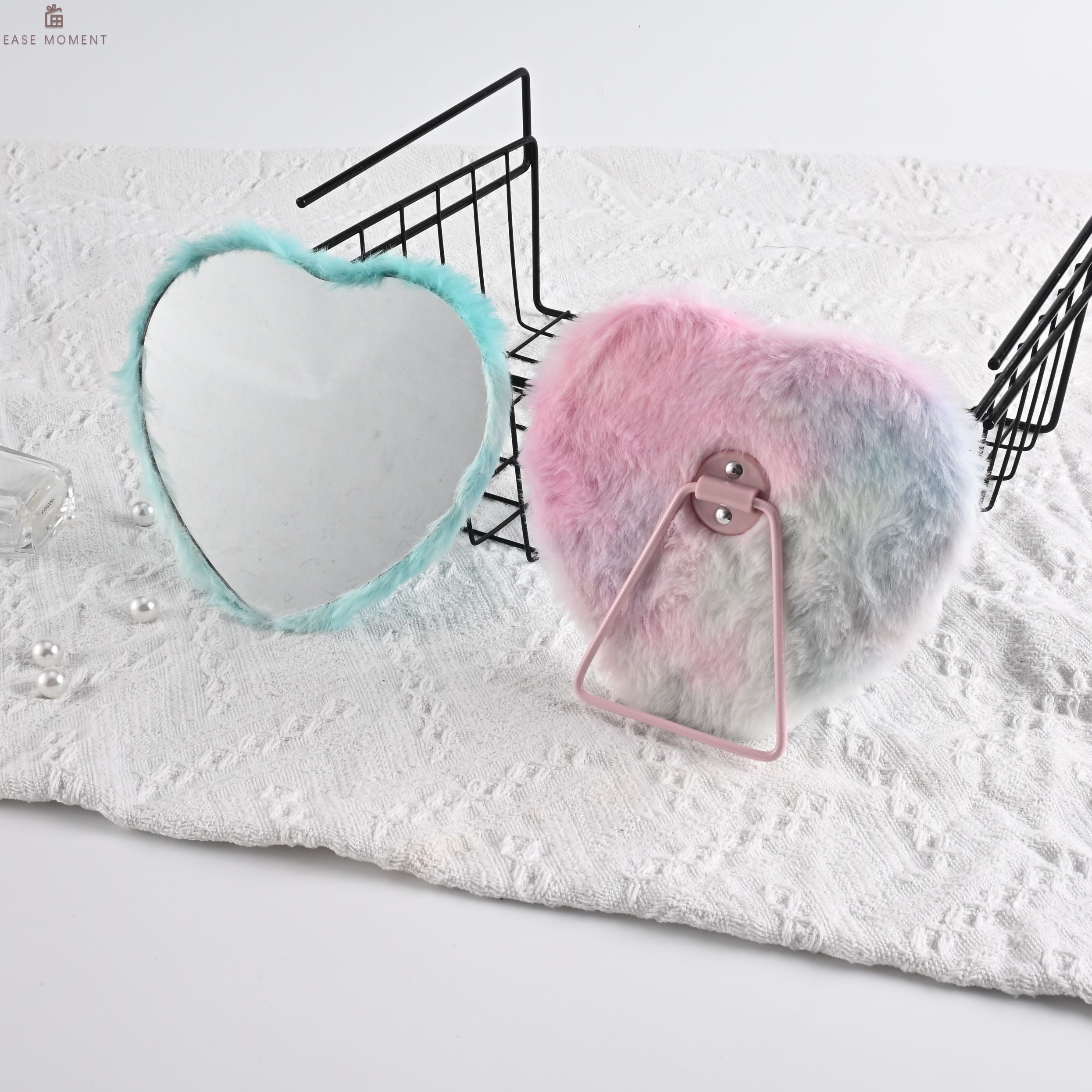 Flannel heart-shaped large mirror