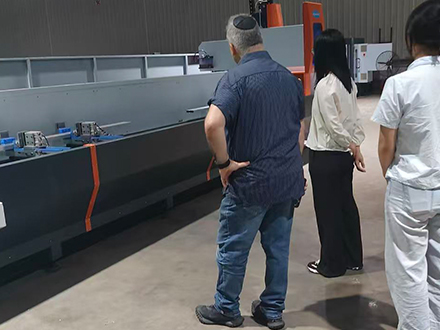 Middle Eastern Customers Conduct On-Site Trials of Curtain Wall Equipment