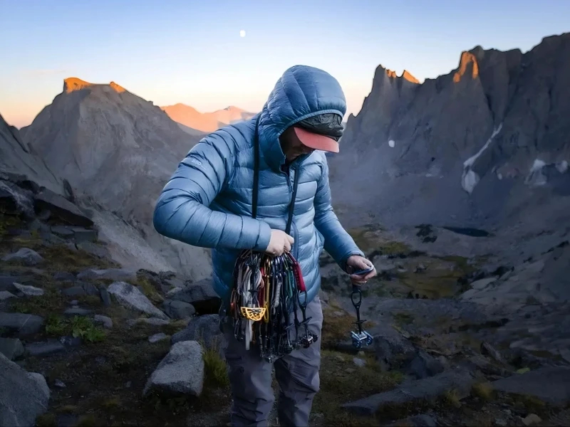 How to Choose Down Jacket Fabric: Down-Proof, Warmth and Weight for Apparel Brands?