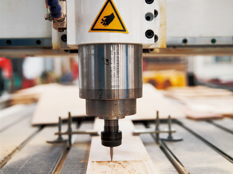 Computerized automatic engraving machine