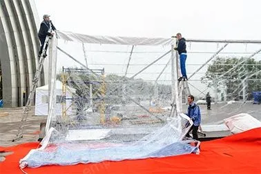 Festzelt mit klarem Dach