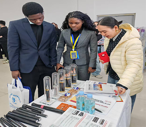 China and Africa join hands. Togo come to China do the purchasing.
