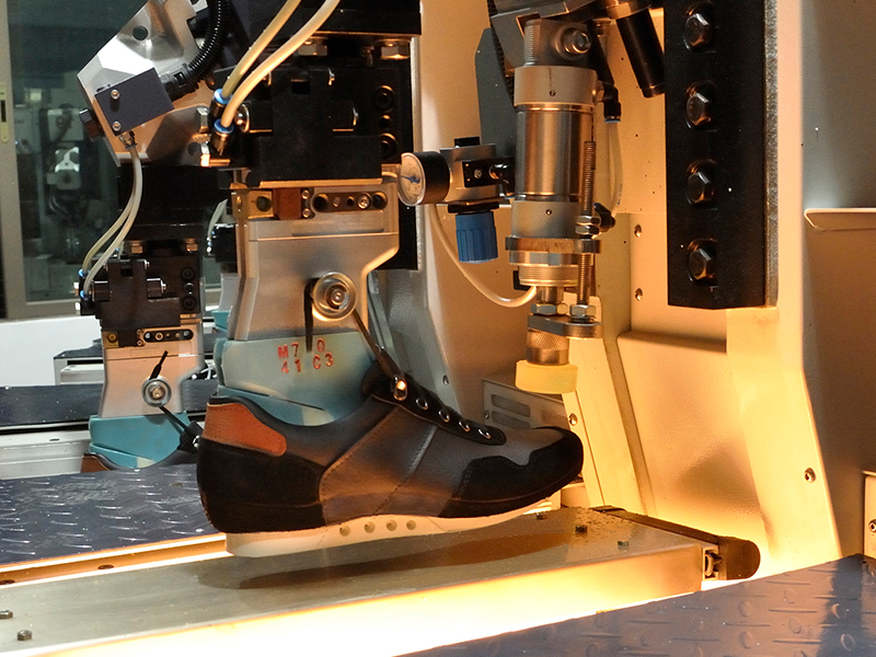Vantaggi e svantaggi della fornitura di scarpe da un'unica fabbrica rispetto a più fabbriche
