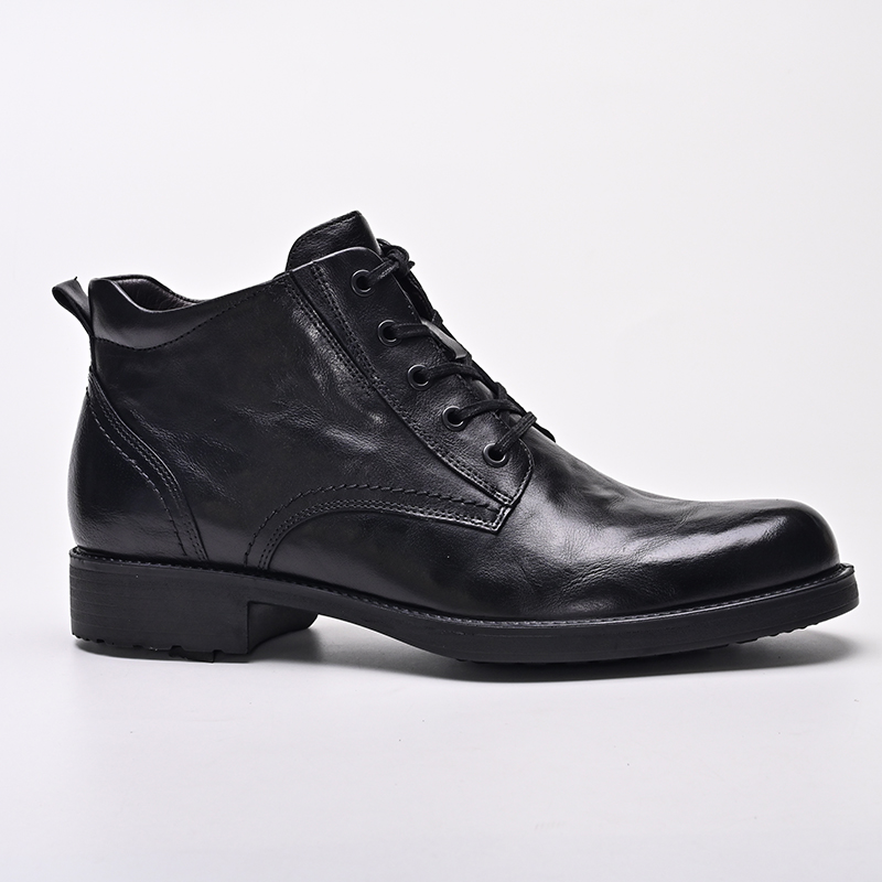 Guida al Design del Battistrada per Stivali in Pelle da Uomo