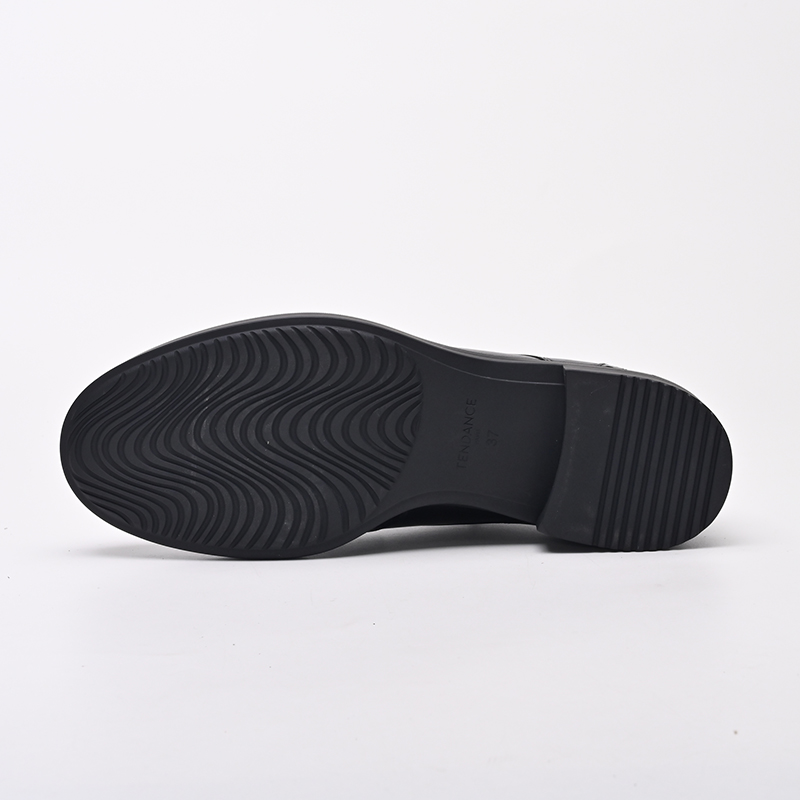 Scarpe in Pelle Casual vs Scarpe Sportive Casual: Quali Si Adattano Al Tuo Mercato?