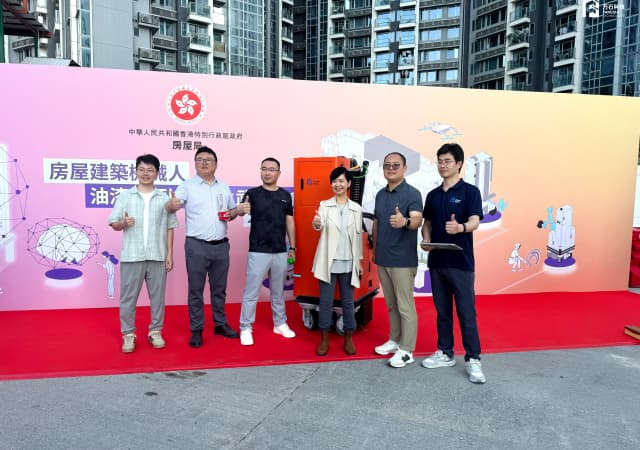 Интегрированный робот Fangshi Technology для разбрызгивания и шлифования достигает выдающихся результатов на x конференции Wulin Conference "Строительная робототехника - Конкурс мастеров покраски".;