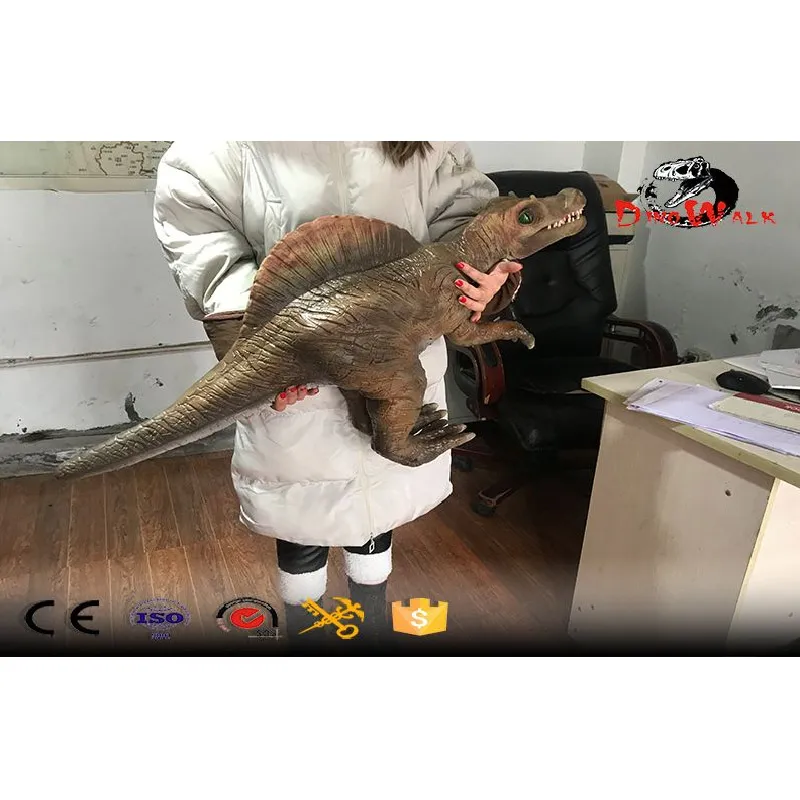 Modelo de Spinosaurus de marioneta de dinosaurio bebé operado manualmente