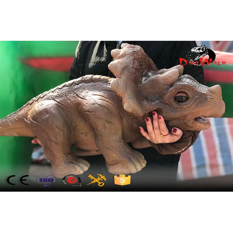 Modelo de Spinosaurus de marioneta de dinosaurio bebé operado manualmente