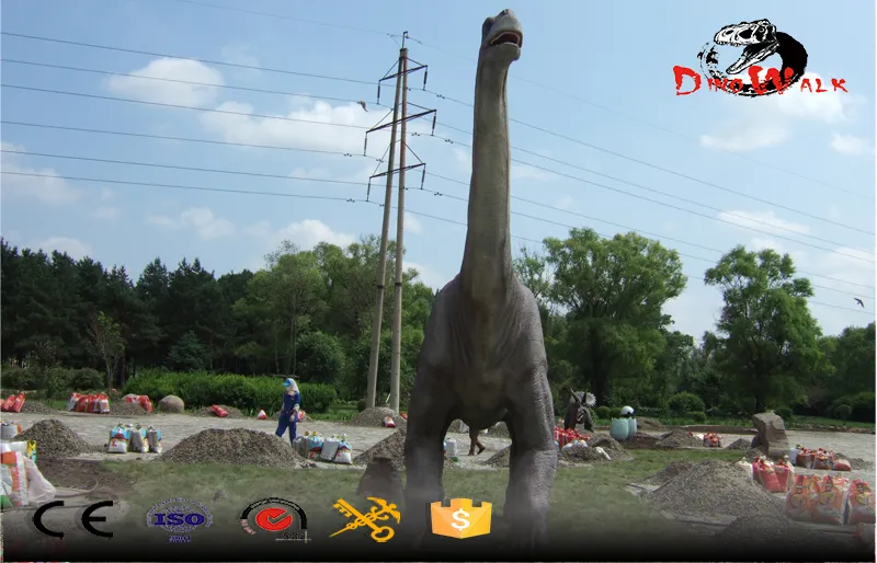Exhibición de dinosaurios al aire libre Brontosaurus de tamaño natural