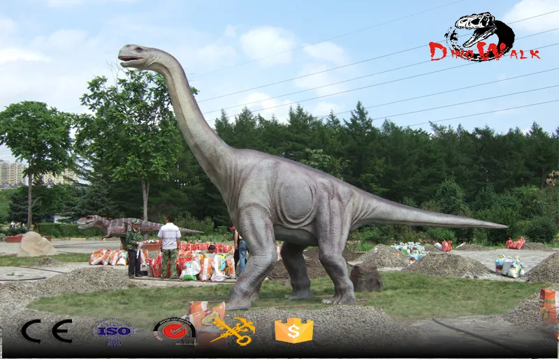 Exhibición de dinosaurios al aire libre Brontosaurus de tamaño natural