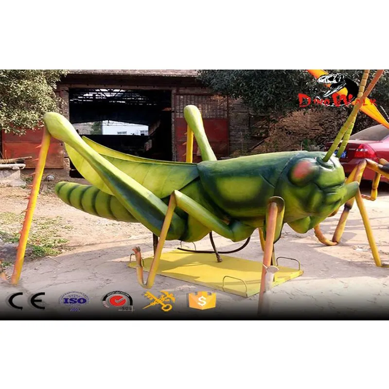Modelo de gafanhoto animatrônico gigante e realista personalizado
