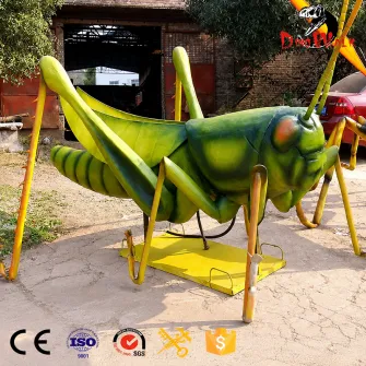 Modelo de saltamontes animatrónico realista gigante personalizado