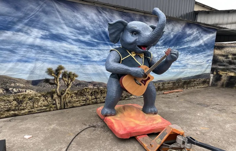 Popular cartoon animatronic animal band