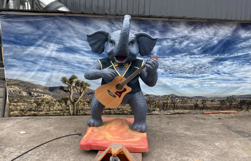 Popular cartoon animatronic animal band