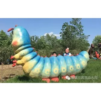 Simulación animatrónica de oruga para parque de atracciones