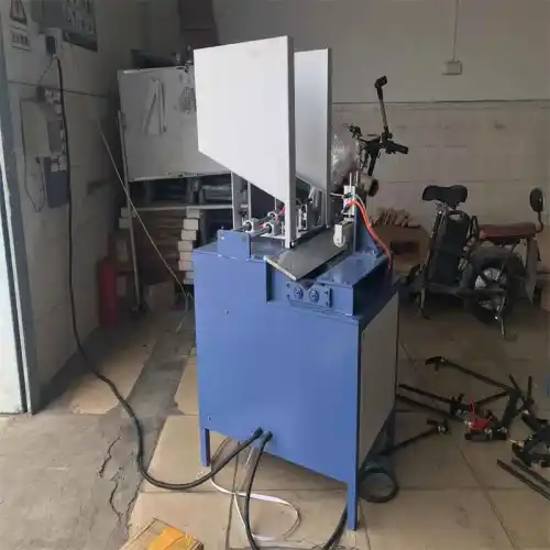 Manual extinguisher valve pipe tightening assembly machine