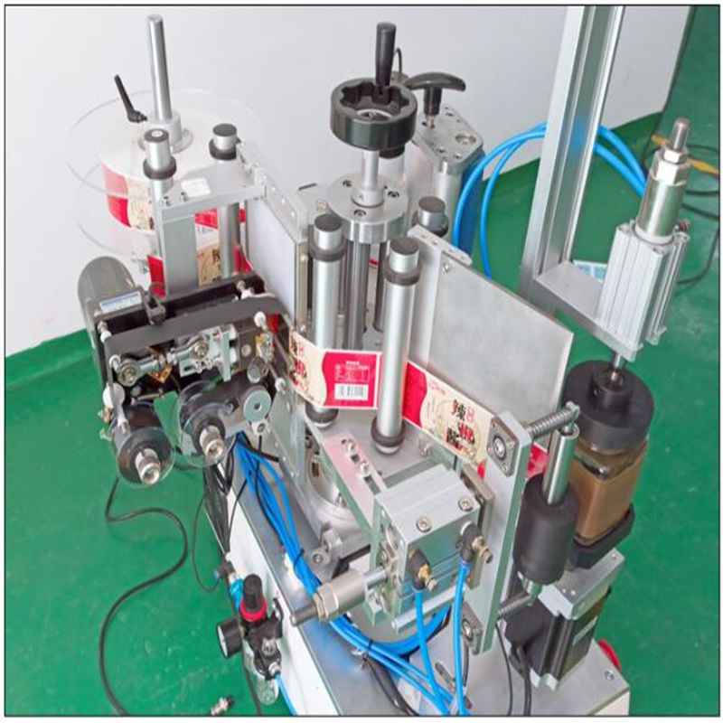 Tabletop vertical labeling machine